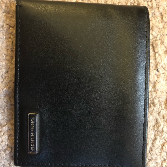 tommy hilfiger black wallet